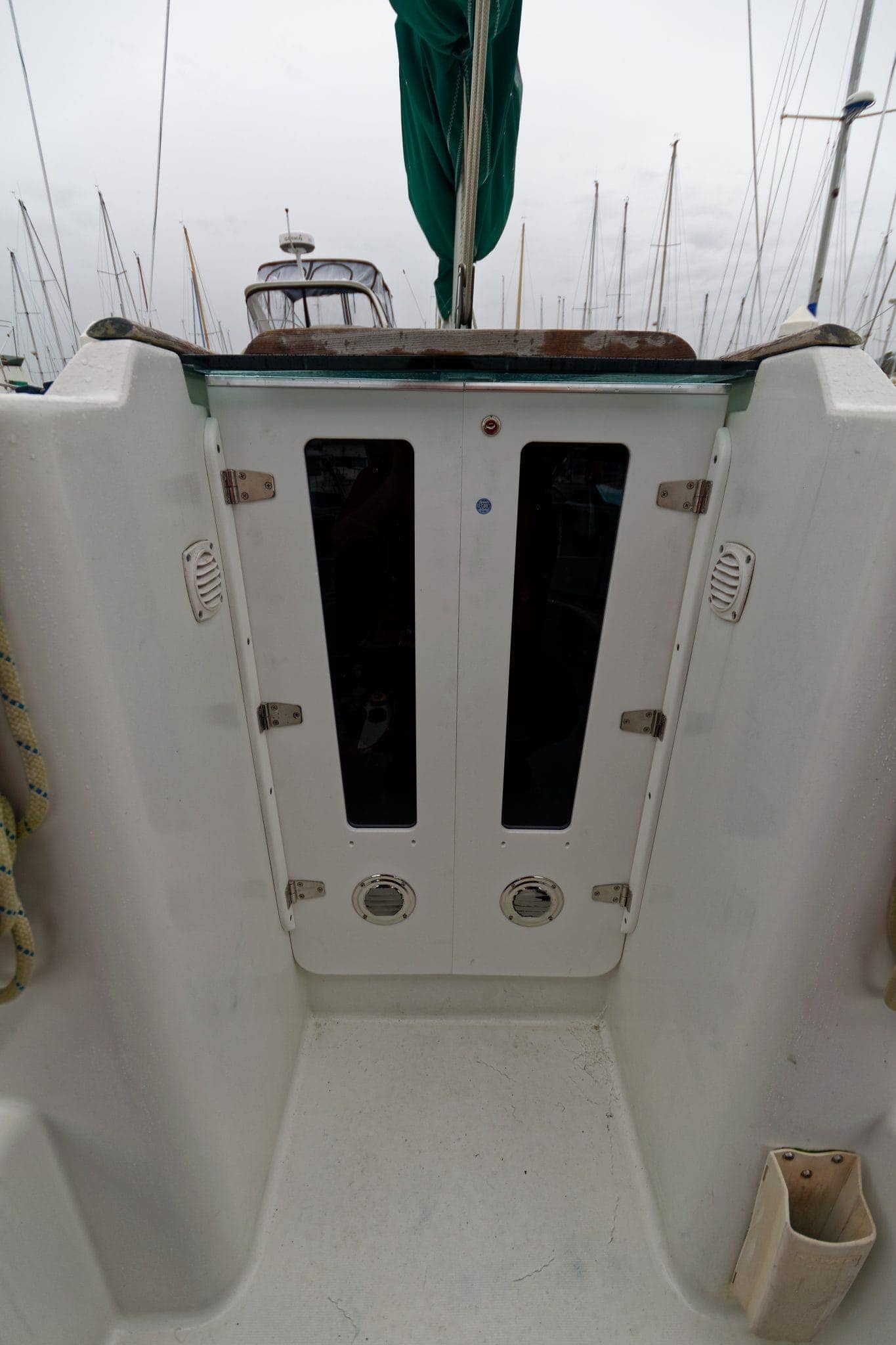 zarcor cockpit doors outside close