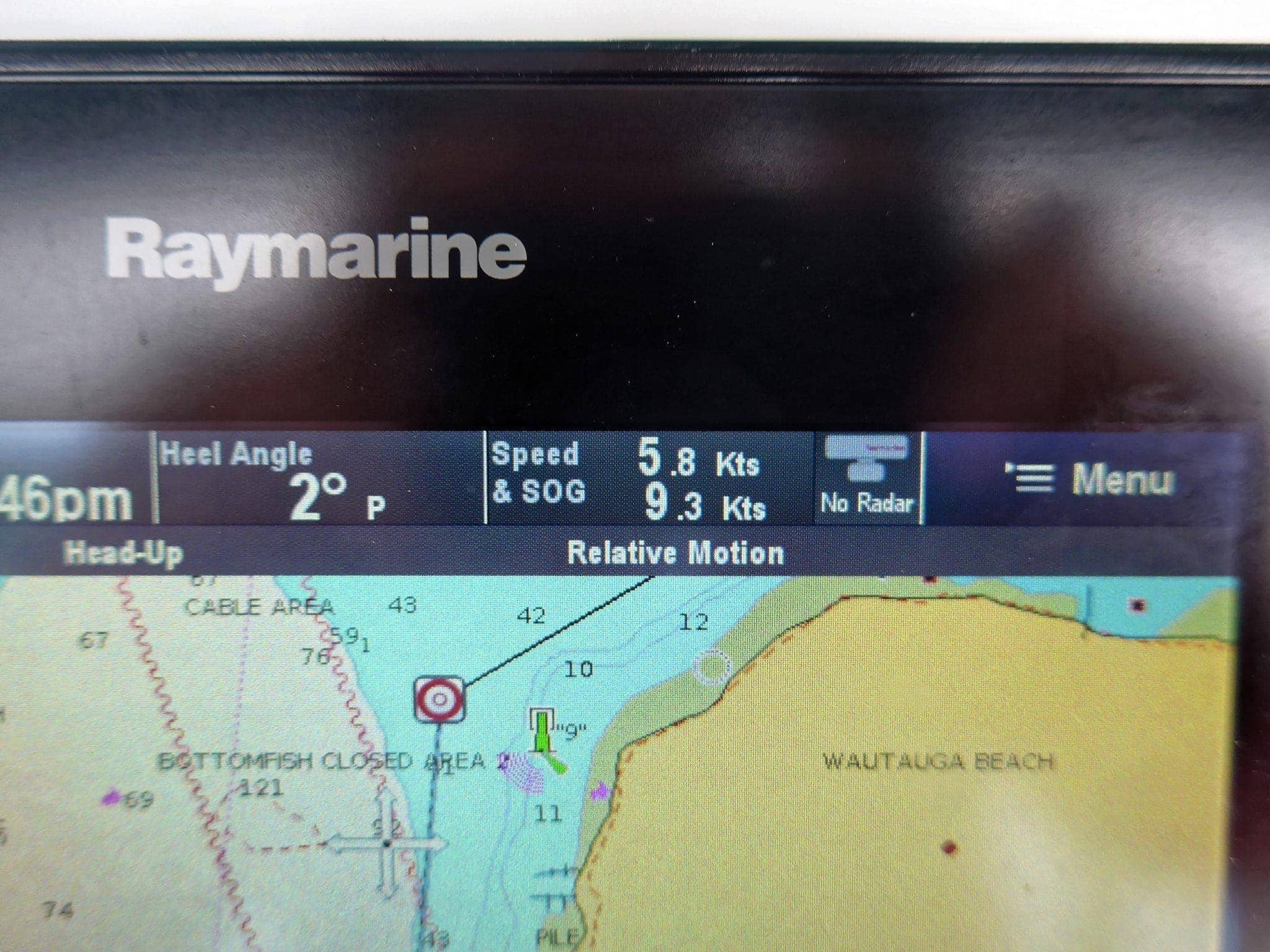 Raymarine MFD showing 3.5 knot advantage through the passage