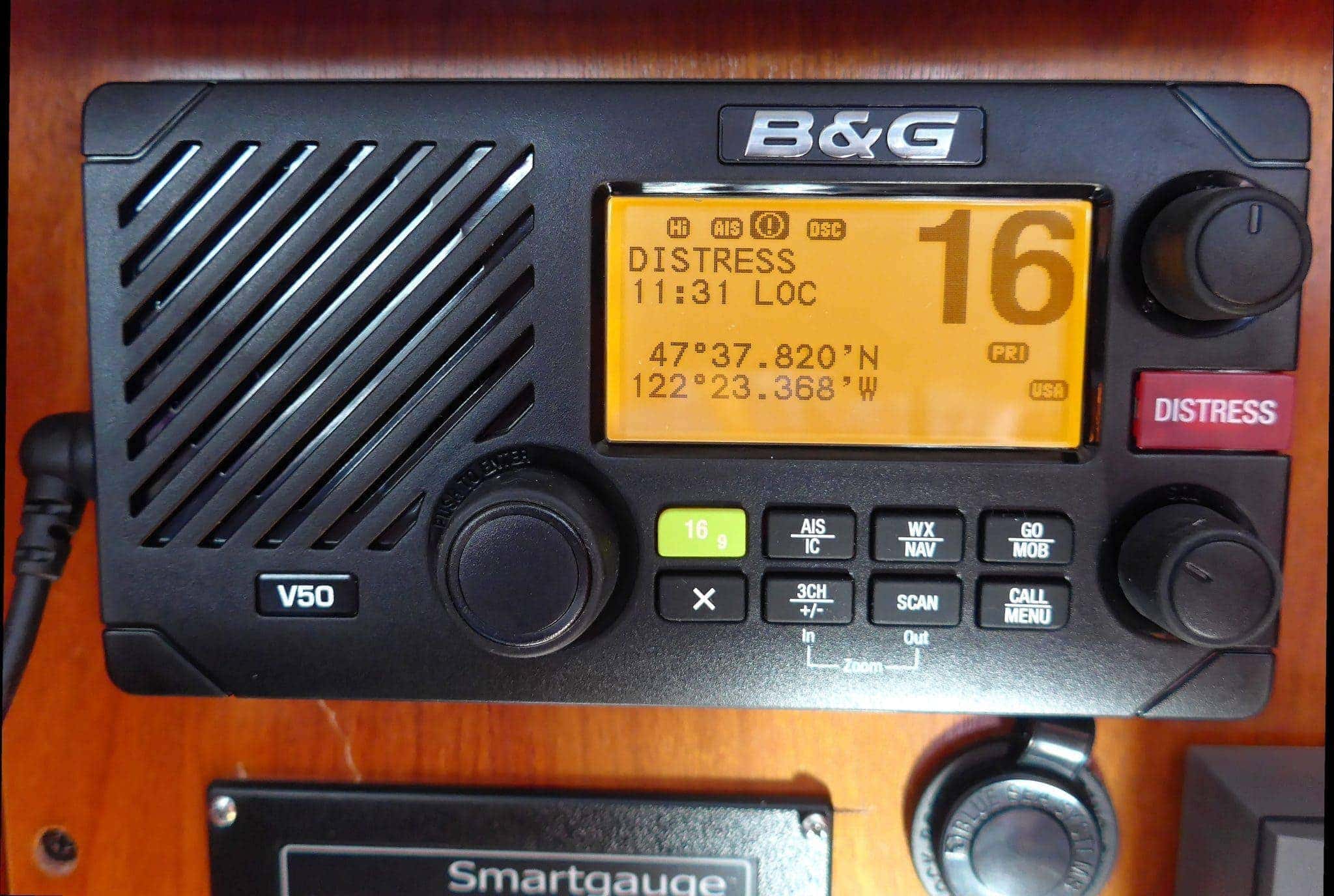 B&G V50 VHF front