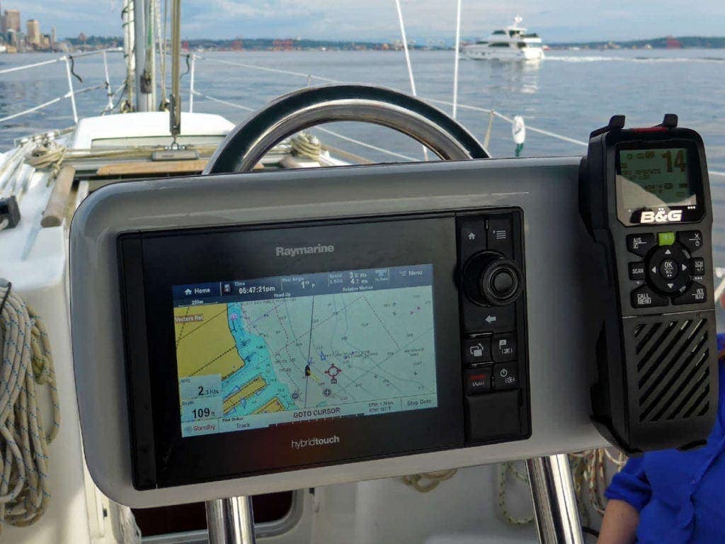 Raymarine eS78 chRaymarine eS78 chart plotter