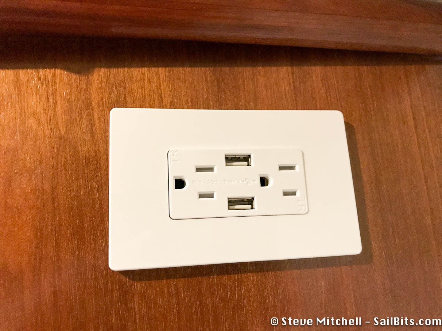Topgreener AC outlets + USB