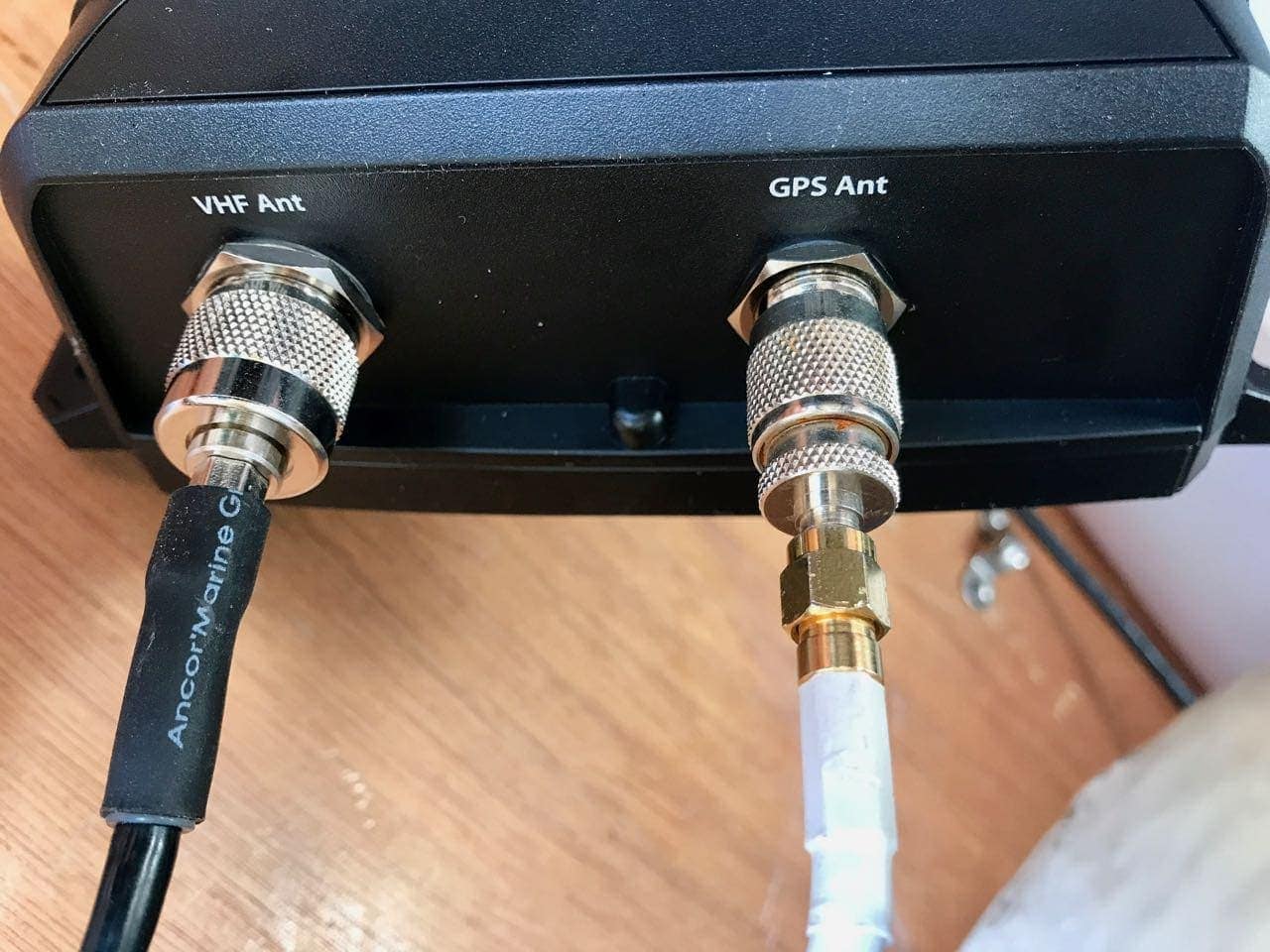 AMEC-WideLink-B600-CLASS-B-SOTDMA-AIS-TRANSPONDER-antenna-connections