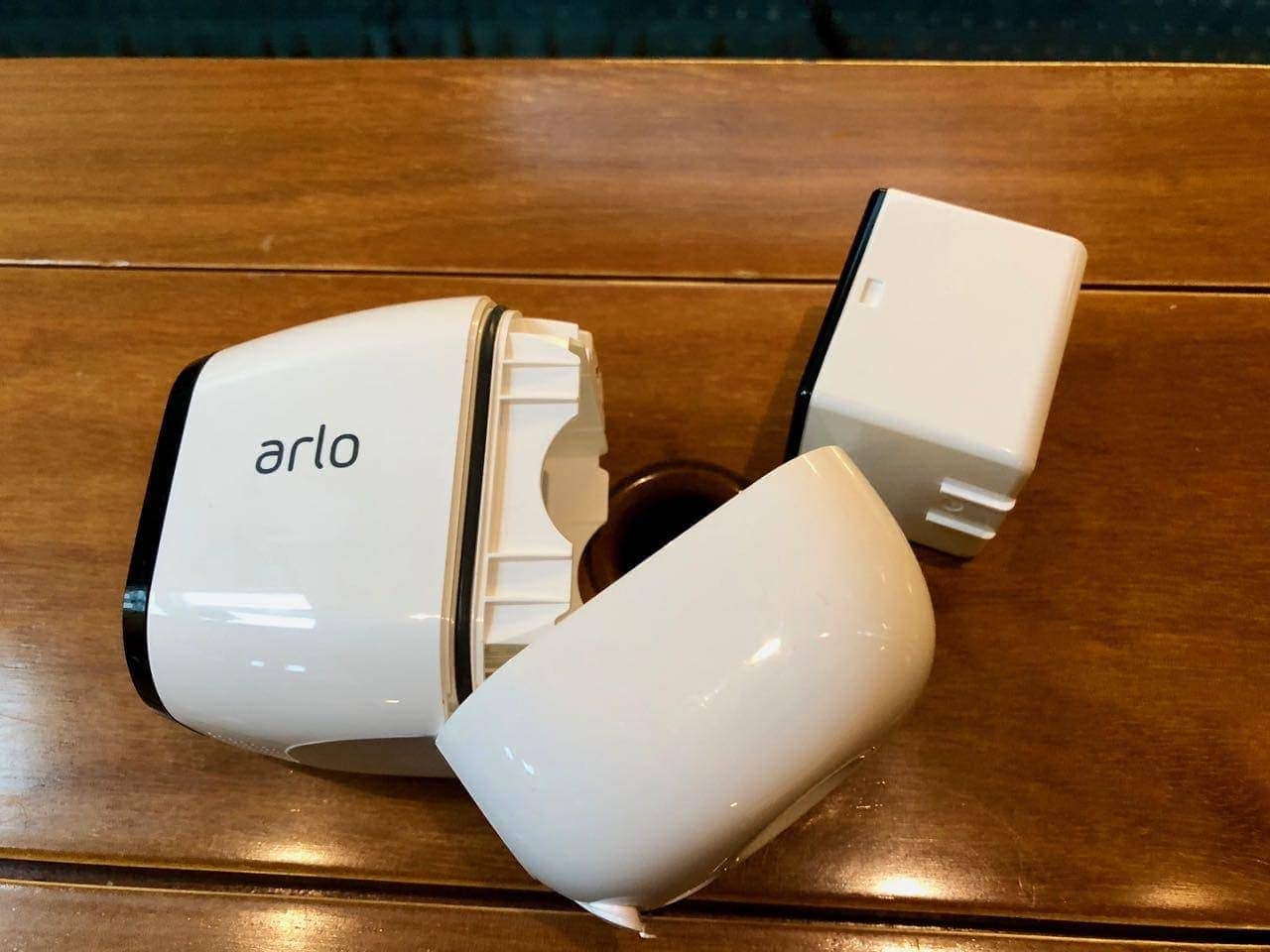 Arlo-on-sailboat-camera-open-battery