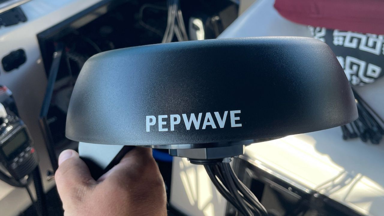 Pepwave Mobility 42G 7-in-1 MIMO Antenna – TechnoRV