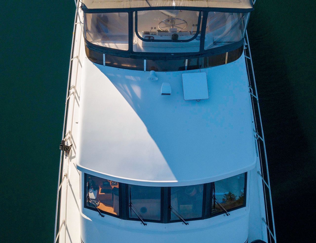 Watching the NHL playoffs on the boat in Georgian Bay. (Starlink beside my radar  mast on the hardtop) : r/Starlink